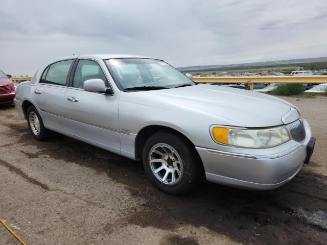 1LNHM81W91Y717729 - 2001 LINCOLN TOWN CAR EXECUTIVE SILVER photo 4