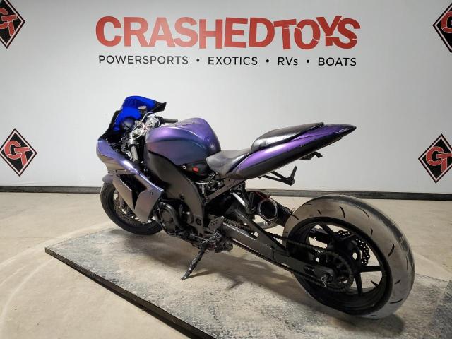 JKAZXCC155A034309 - 2005 KAWASAKI NINJA ZX 10R PURPLE photo 3