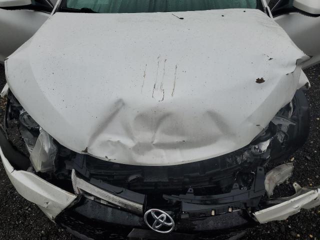 4T1BF1FK1GU150672 - 2016 TOYOTA CAMRY LE WHITE photo 11
