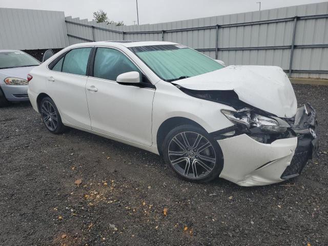 4T1BF1FK1GU150672 - 2016 TOYOTA CAMRY LE WHITE photo 4