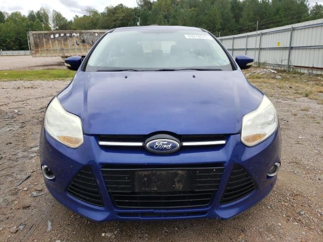 1FAHP3M25CL334125 - 2012 FORD FOCUS SEL BLUE photo 5