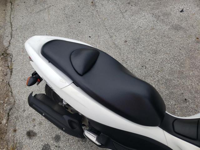 MLHJF2802B5000376 - 2011 HONDA PCX 白色 照片 6