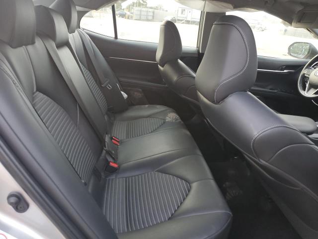 4T1B11HK3JU120723 - 2018 TOYOTA CAMRY L 银色 照片 10