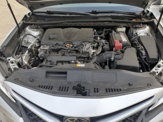 4T1B11HK3JU120723 - 2018 TOYOTA CAMRY L 银色 照片 11