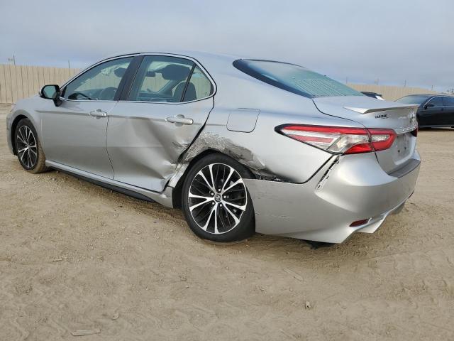 4T1B11HK3JU120723 - 2018 TOYOTA CAMRY L 银色 照片 2