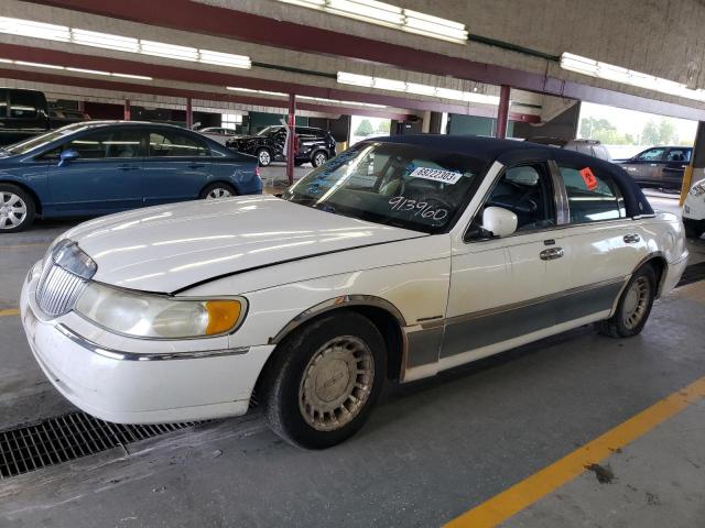 2000 LINCOLN TOWN CAR EXECUTIVE, 