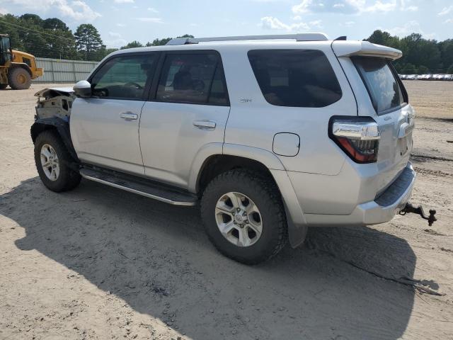 JTEBU5JR4J5526722 - 2018 TOYOTA 4RUNNER SR5/SR5 PREMIUM ვერცხლისფერი ფოტო 2