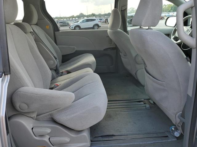 5TDKA3DC2CS015631 - 2012 TOYOTA SIENNA BASE SILVER photo 11