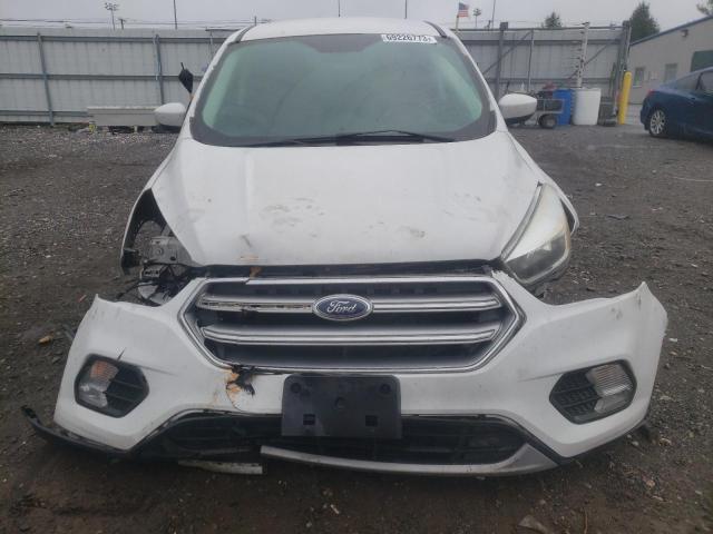 1FMCU9G90HUA46504 - 2017 FORD ESCAPE SE WHITE photo 5