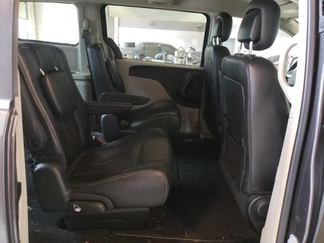 2C4RC1BG5GR299256 - 2016 CHRYSLER TOWN & COU TOURING GRAY photo 11