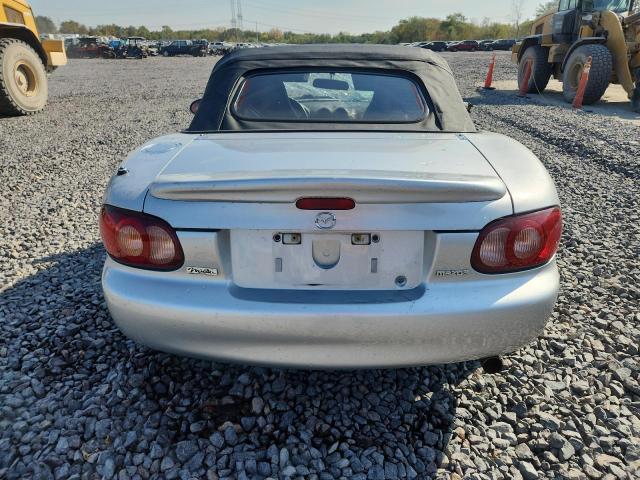 JM1NB353420231300 - 2002 MAZDA MX-5 MIATA BASE SILVER photo 6