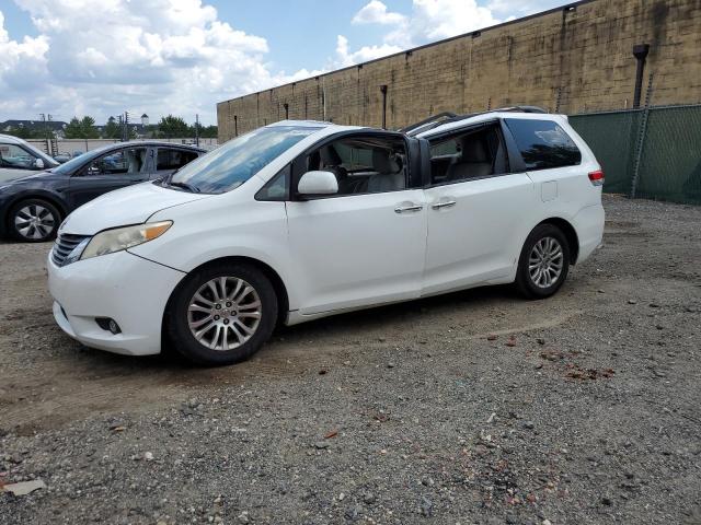 2011 TOYOTA SIENNA XLE, 