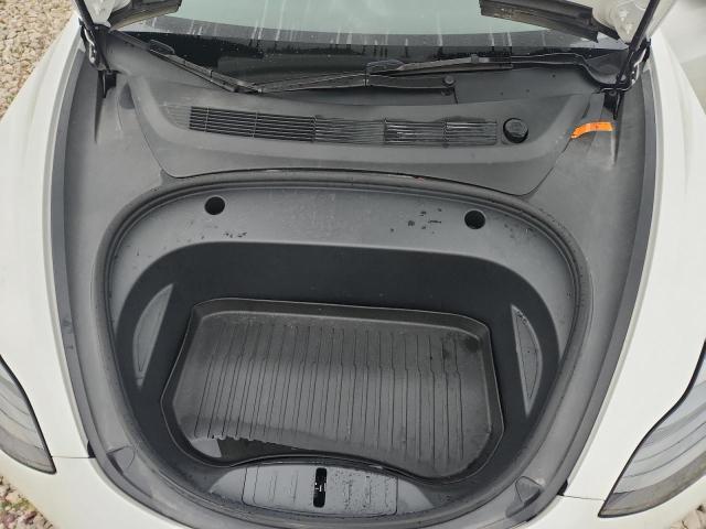 5YJ3E1EC4PF636472 - 2023 TESLA MODEL 3 أبيض صورة 12