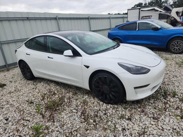 5YJ3E1EC4PF636472 - 2023 TESLA MODEL 3 أبيض صورة 4