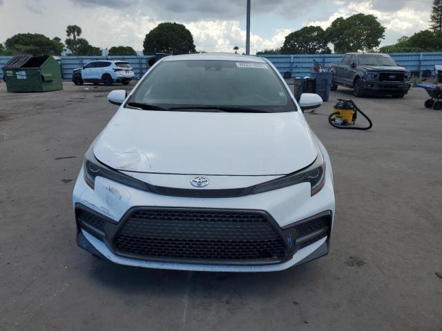 5YFS4MCE6MP092299 - 2021 TOYOTA COROLLA SE WHITE photo 5