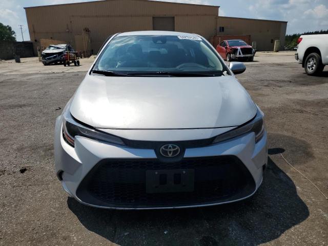 5YFEPMAE8MP168676 - 2021 TOYOTA COROLLA LE SILVER photo 5