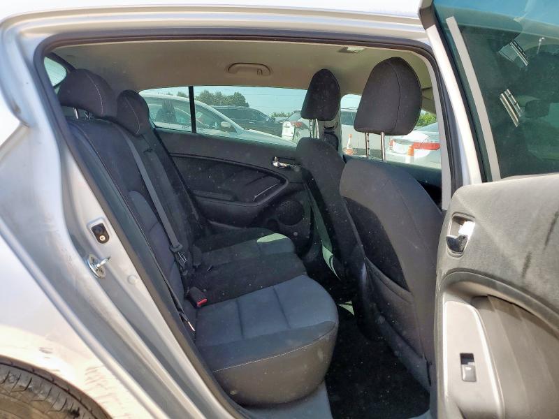 KNAFX5A88G5491337 - 2016 KIA FORTE EX SILVER photo 10