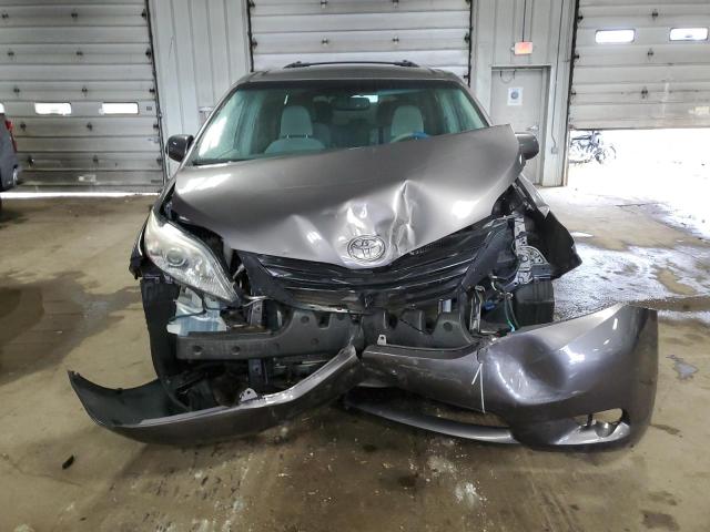 5TDKK3DC4BS095896 - 2011 TOYOTA SIENNA LE CHARCOAL photo 5