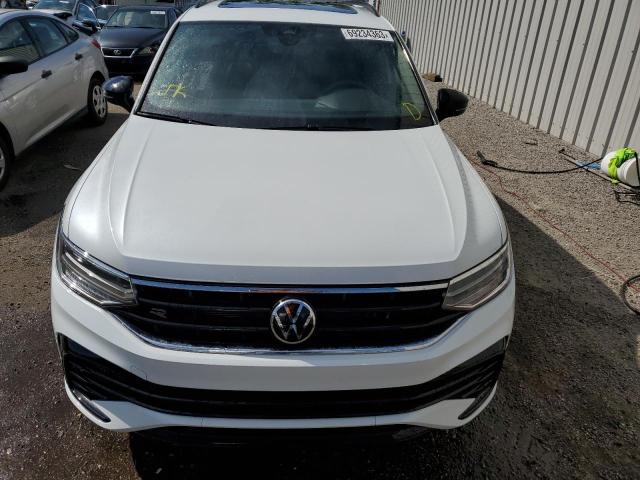 3VVCB7AX1PM076105 - 2023 VOLKSWAGEN TIGUAN SE R-LINE BLACK WHITE photo 5