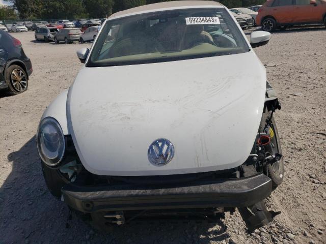 3VW517AT2HM802771 - 2017 VOLKSWAGEN BEETLE S/SE WHITE photo 5