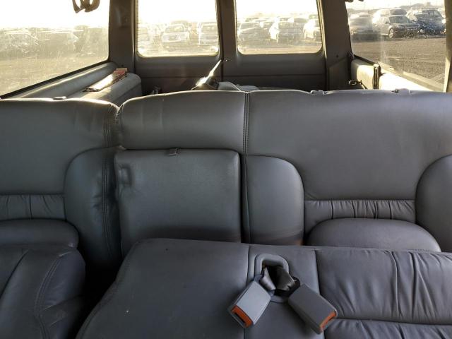 3GNGK26J6XG241580 - 1999 CHEVROLET SUBURBAN K2500 GRAY photo 10