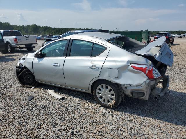 3N1CN7AP5JL824246 - 2018 NISSAN VERSA S SILVER photo 2