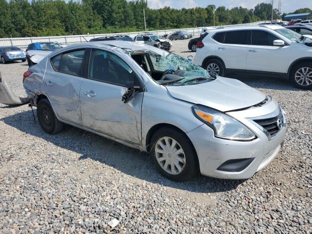 3N1CN7AP5JL824246 - 2018 NISSAN VERSA S SILVER photo 4