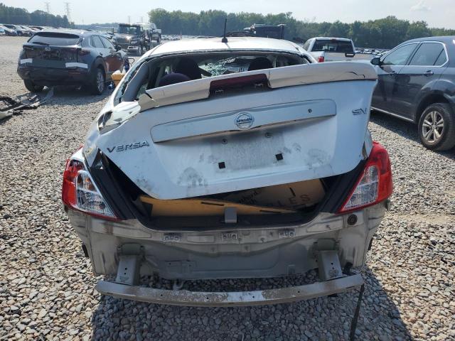 3N1CN7AP5JL824246 - 2018 NISSAN VERSA S SILVER photo 6