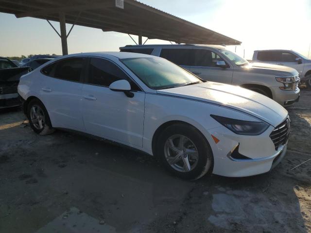 5NPEG4JA4NH135394 - 2022 HYUNDAI SONATA SE WHITE photo 4