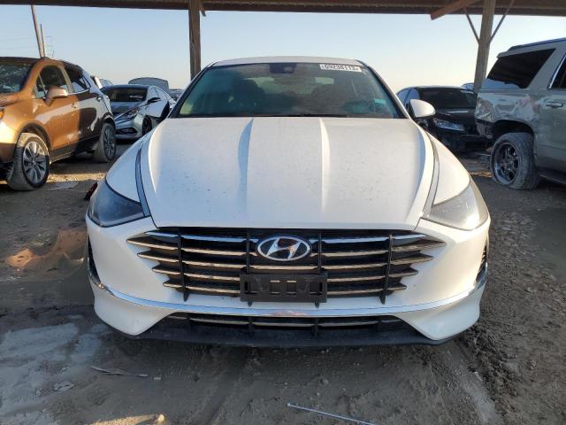 5NPEG4JA4NH135394 - 2022 HYUNDAI SONATA SE WHITE photo 5