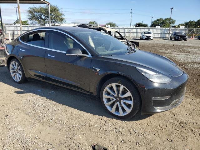 5YJ3E1EA6JF013313 - 2018 TESLA MODEL 3 BLACK photo 4