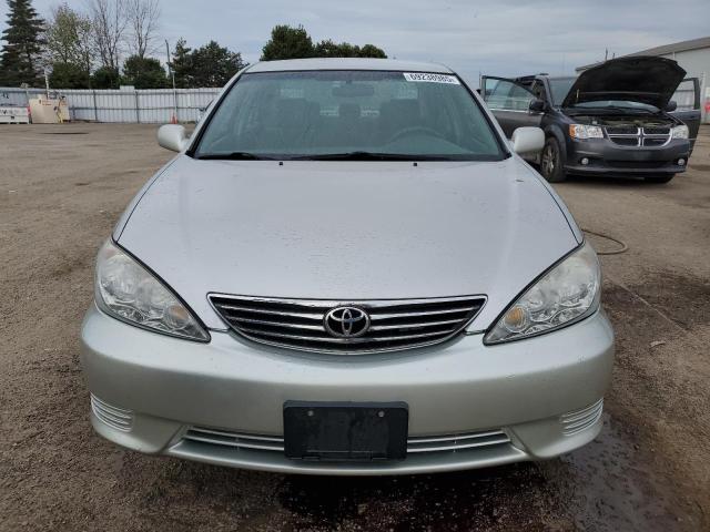 4T1BF32K15U602795 - 2005 TOYOTA CAMRY LE SILVER photo 5