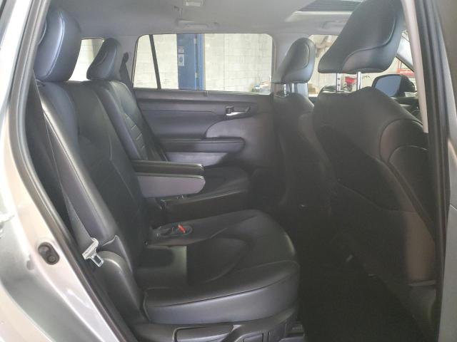5TDGZRBH3MS100849 - 2021 TOYOTA HIGHLANDER XLE SILVER photo 11