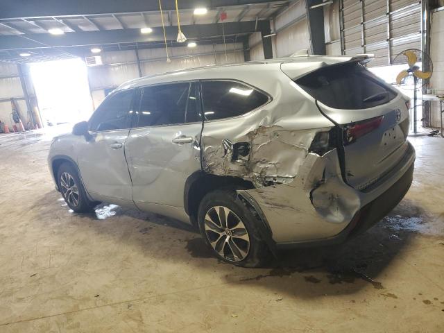 5TDGZRBH3MS100849 - 2021 TOYOTA HIGHLANDER XLE SILVER photo 2
