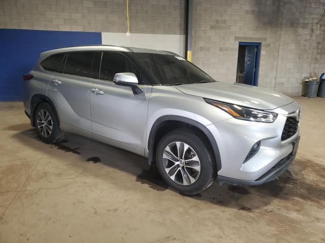 5TDGZRBH3MS100849 - 2021 TOYOTA HIGHLANDER XLE SILVER photo 4
