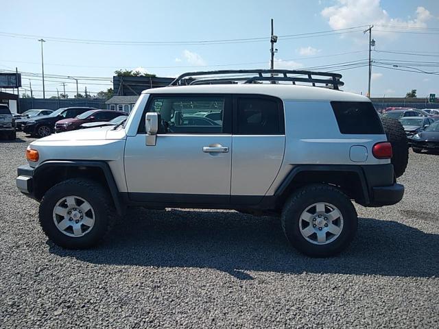 JTEBU11F970003247 - 2007 TOYOTA FJ CRUISER SILVER photo 13