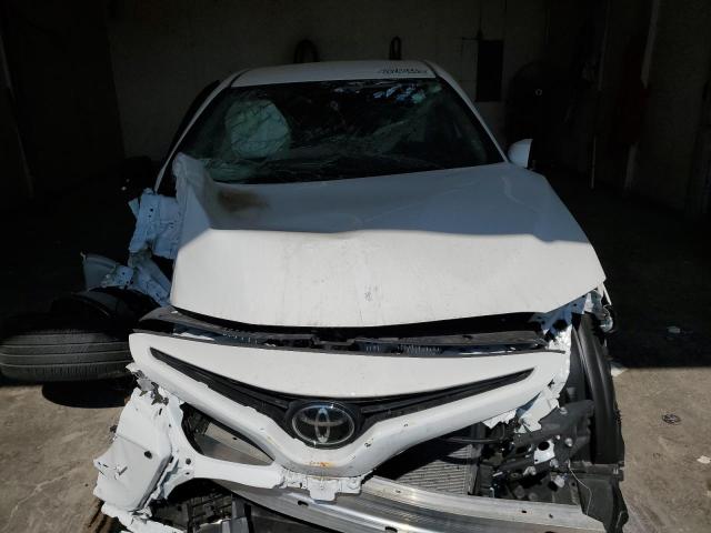 4T1G11AK7PU770292 - 2023 TOYOTA CAMRY SE NIGHT SHADE WHITE photo 5