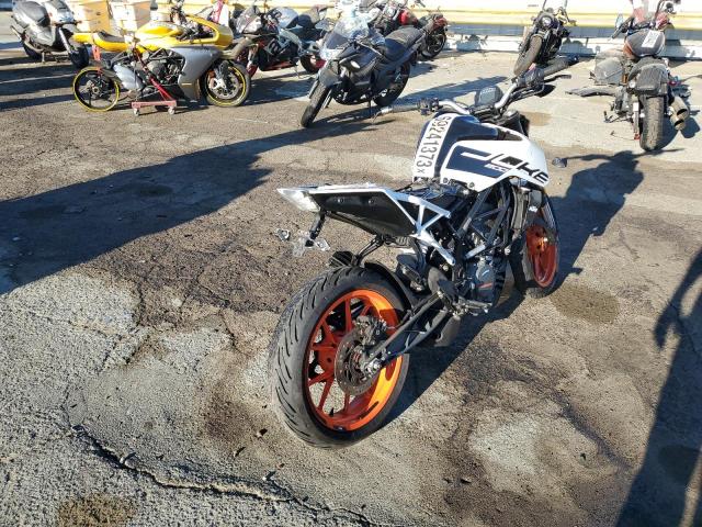 MD2JPC404MC031570 - 2021 KTM 200 DUKE WHITE photo 4