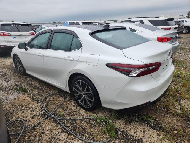 4T1F11BK0PU107995 - 2023 TOYOTA CAMRY XLE Weiß Foto 2