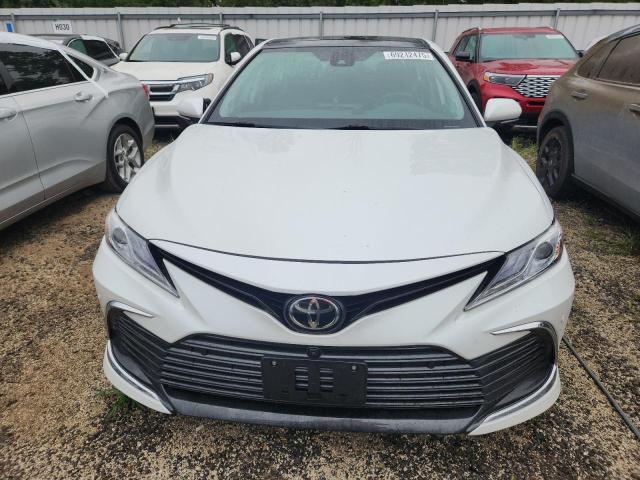 4T1F11BK0PU107995 - 2023 TOYOTA CAMRY XLE Weiß Foto 5