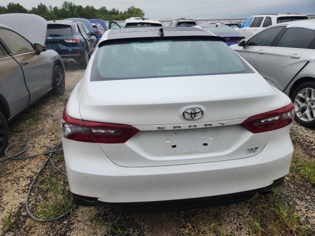 4T1F11BK0PU107995 - 2023 TOYOTA CAMRY XLE Weiß Foto 6