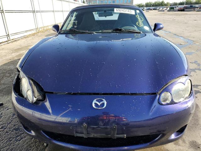 JM1NB353040408010 - 2004 MAZDA MX-5 MIATA BASE BLUE photo 5