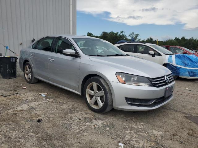 1VWBP7A30DC096803 - 2013 VOLKSWAGEN PASSAT SE Արծաթագույն լուսանկար 4