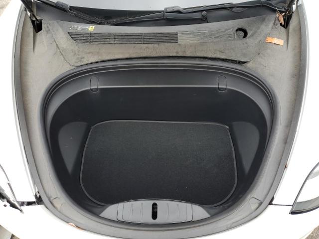 5YJ3E1EA5JF059120 - 2018 TESLA MODEL 3 WHITE photo 11