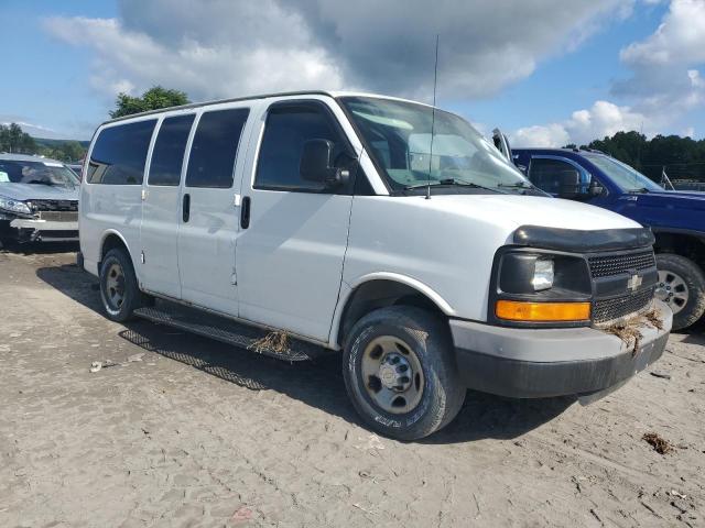 1GAHG35K281165766 - 2008 CHEVROLET EXPRESS G3 WHITE photo 4