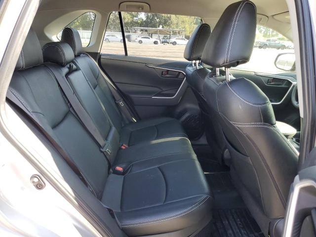 JTMLWRFV9KD029575 - 2019 TOYOTA RAV4 LE فضي صورة 11