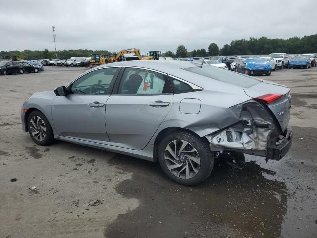 2HGFC2F73JH556397 - 2018 HONDA CIVIC EX ვერცხლისფერი ფოტო 2