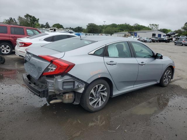 2HGFC2F73JH556397 - 2018 HONDA CIVIC EX ვერცხლისფერი ფოტო 3