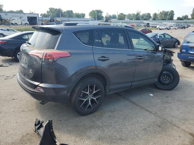 JTMJFREVXJJ210189 - 2018 TOYOTA RAV4 SE 灰色 照片 3