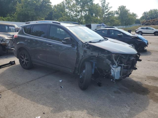 JTMJFREVXJJ210189 - 2018 TOYOTA RAV4 SE 灰色 照片 4